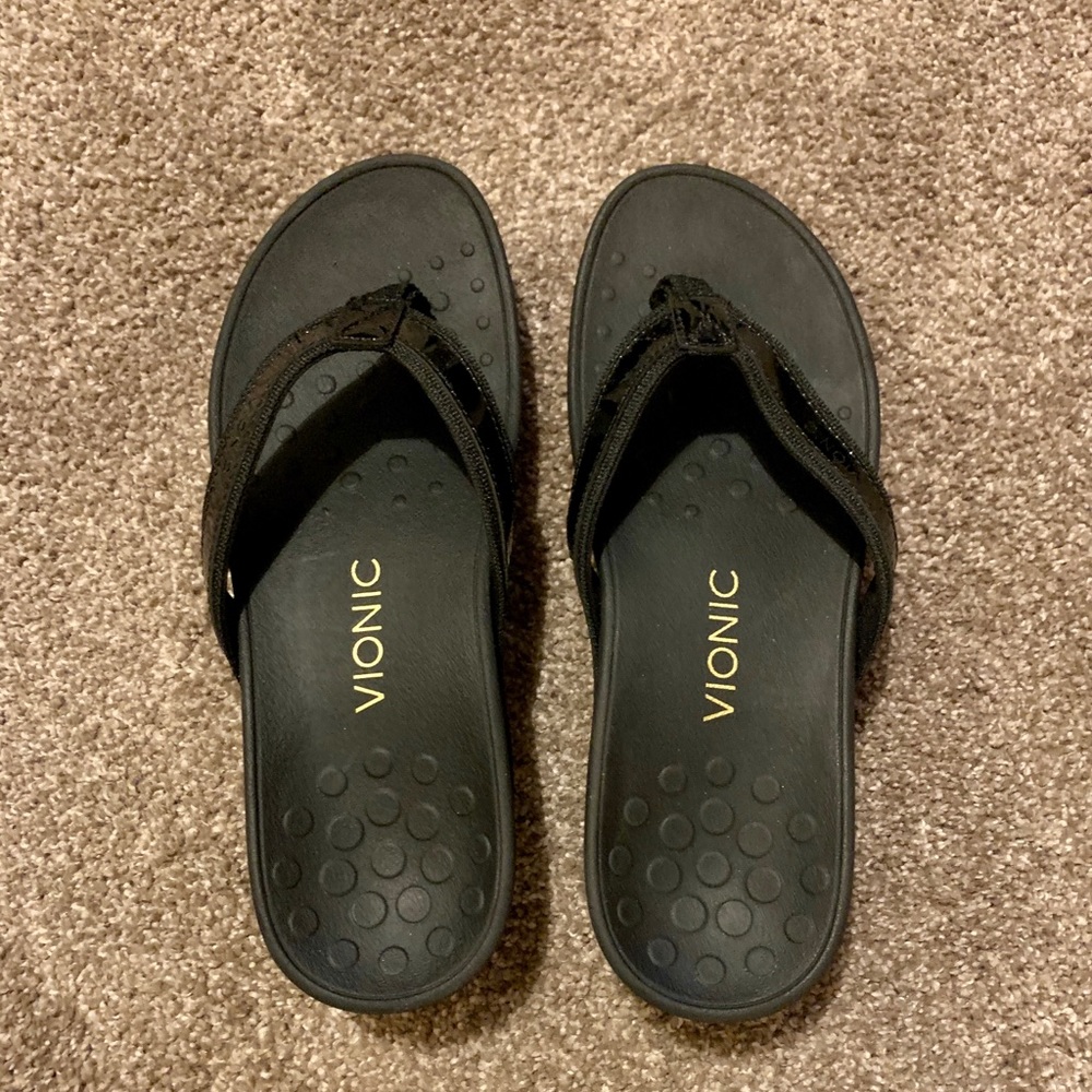 NWOT sz 8 Black Vionic flipflop sandals!